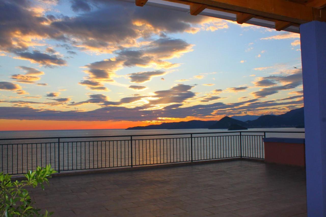 Blue Mediterranean Apartments Sveti Stefan Buitenkant foto