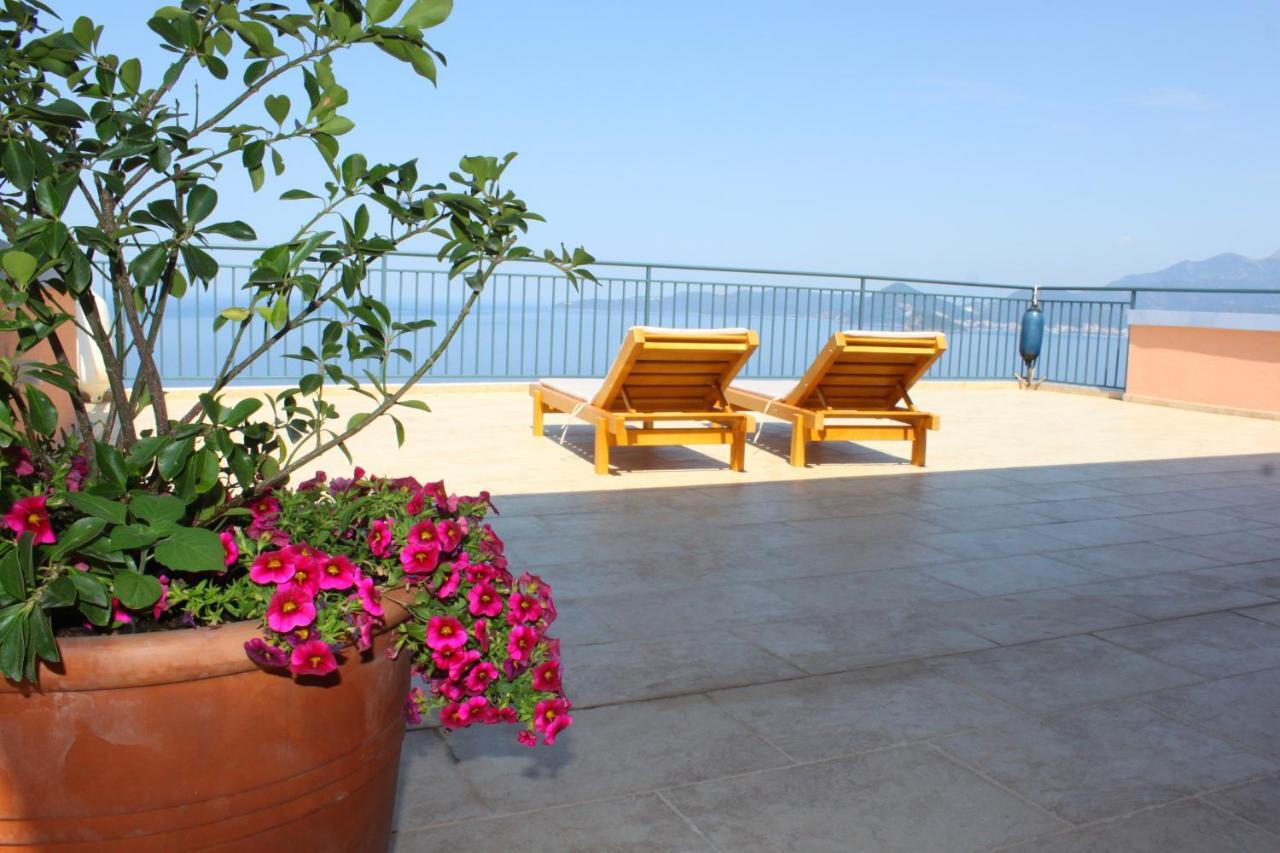 Blue Mediterranean Apartments Sveti Stefan Buitenkant foto
